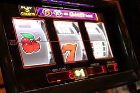 Tampilan taruhan olahraga sepak bola di platform wis77 slot mobile